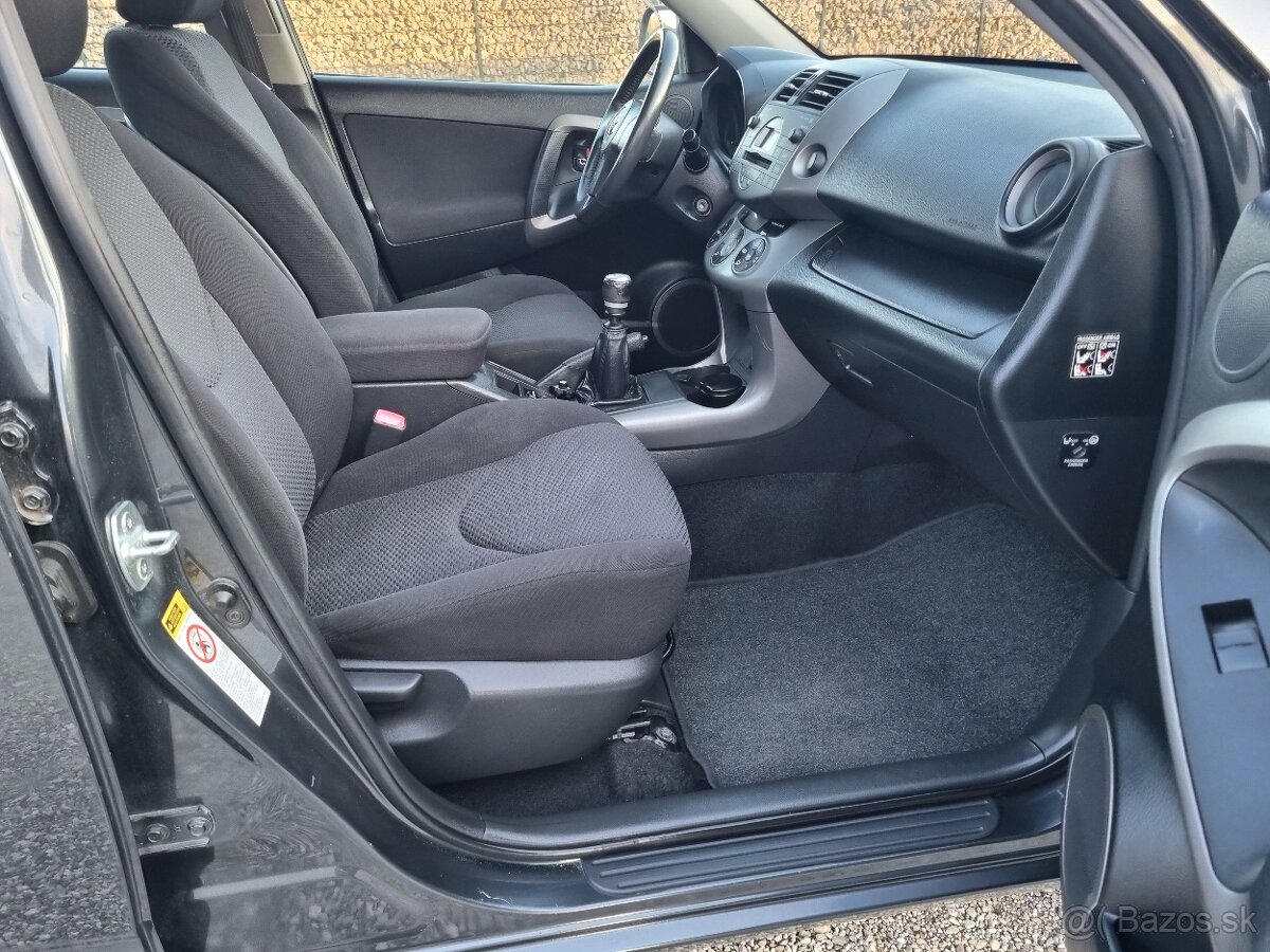 TOYOTA RAV4 2,2D4D 4x4 - 16