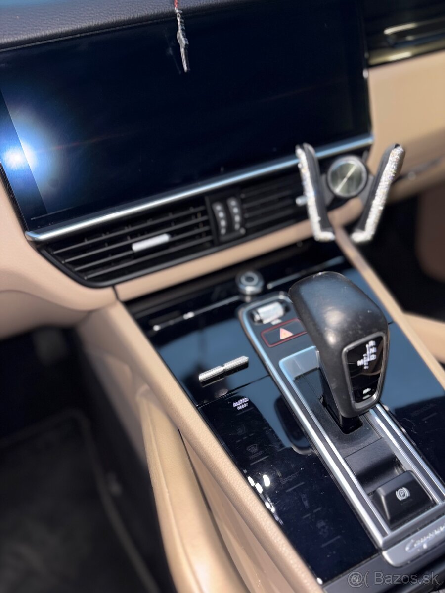 Porsche Cayenne Coupe model 2020 - 16