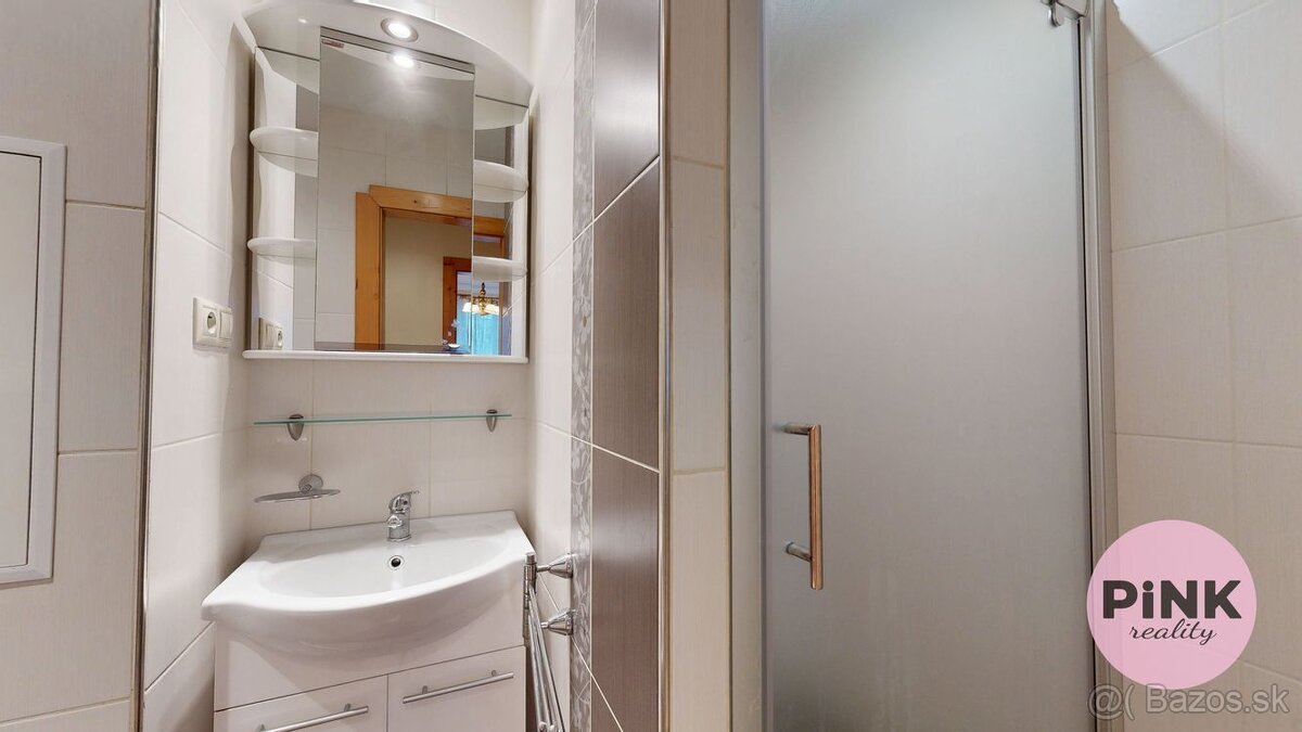 REZERVOVANÉ PINK Reality Na prenájom 2 izbový byt v centre m - 16