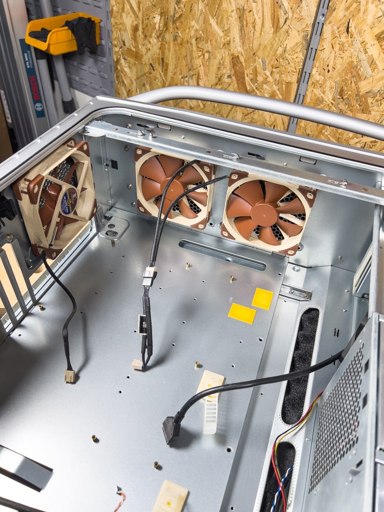 Cooler Master COSMO odhlučnená skriňa + 4 x NOCTUA - 16