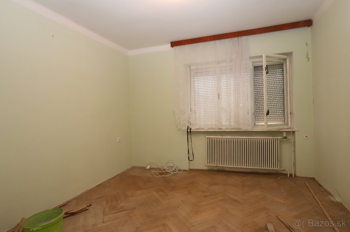 4 izbový rodinný dom s garážou v obľúbenej lokalite "západ - 16