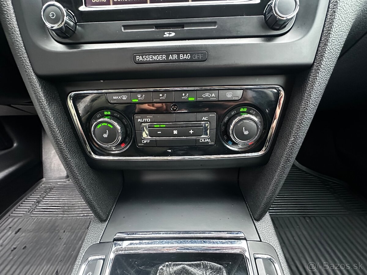 Škoda Superb Combi 2.0 TDi Elegance DSG - 16