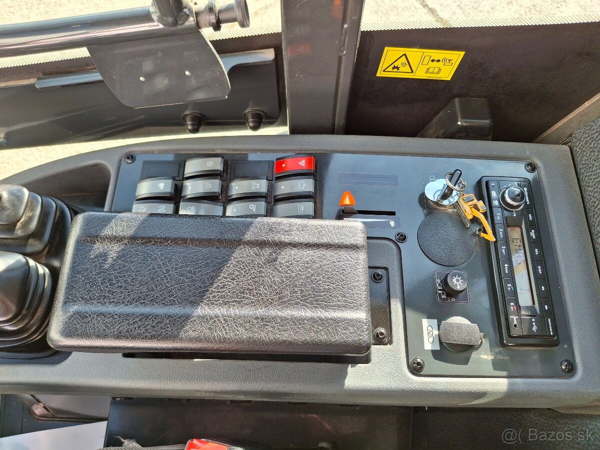 Nakladač Komatsu WA 100M-8 - 16