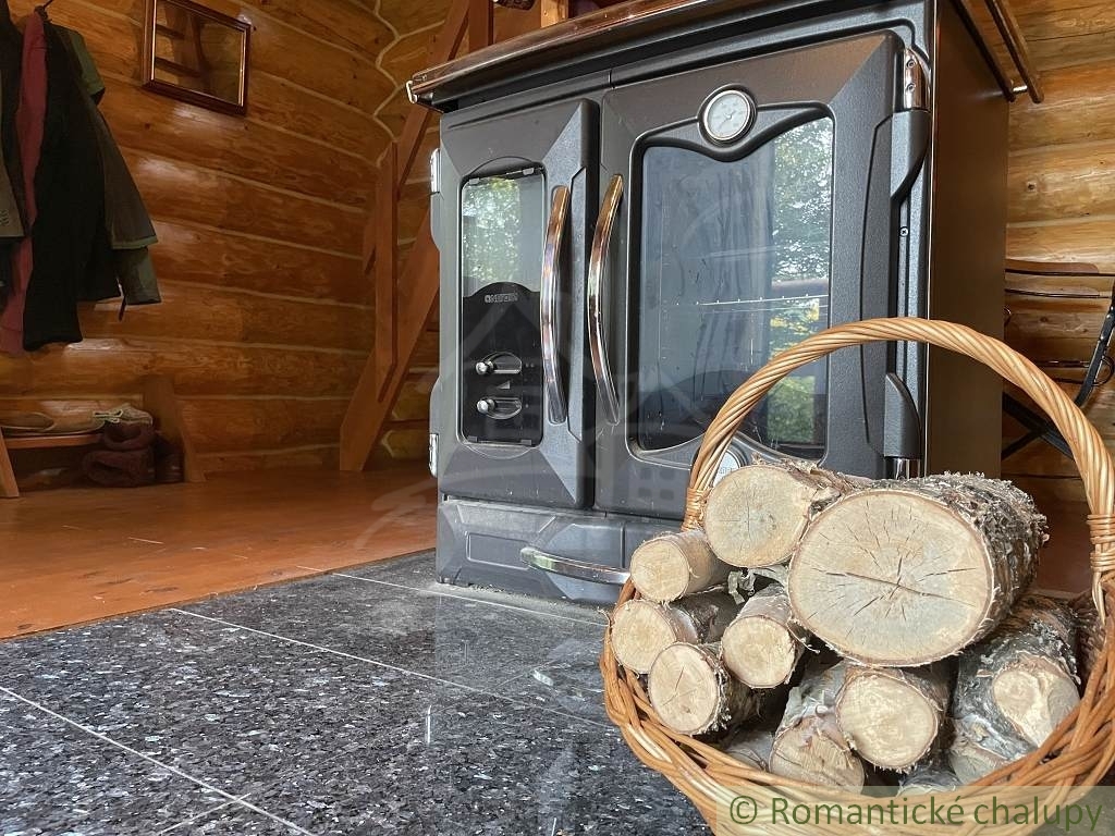 Kanadský zrub pod lesom neďaleko Košíc - 16