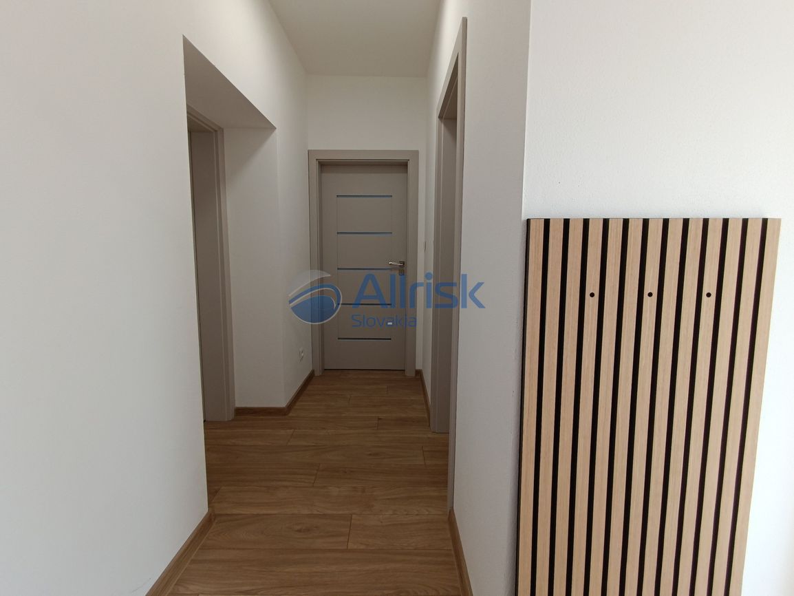 NOVÁ CENA Predaj domu s dvomi bytovými jednotkami na Chrenov - 16