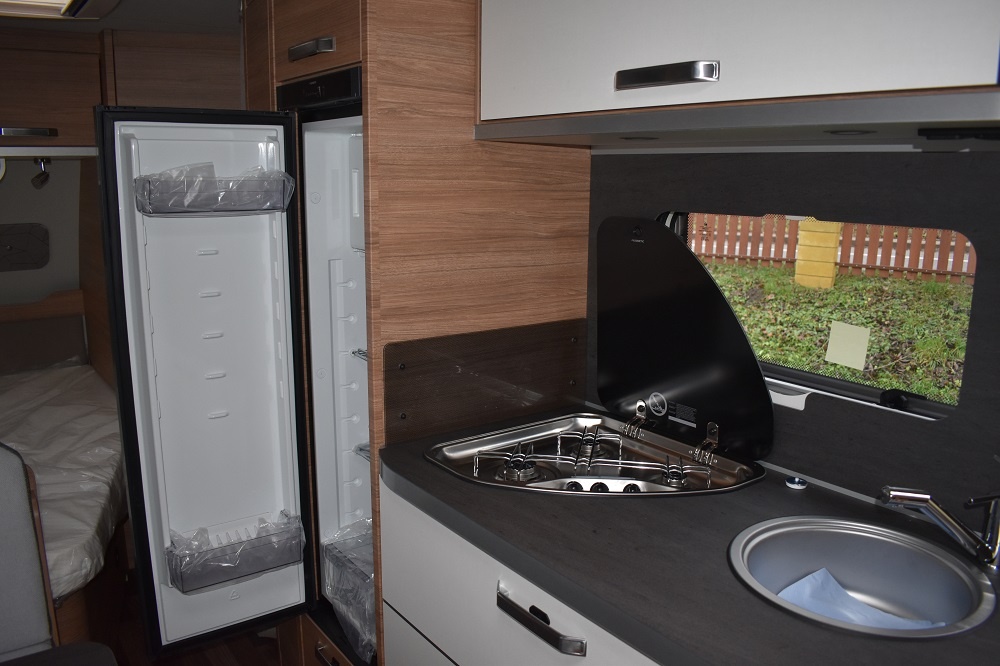 Karavan Weinsberg 500 FDK SKLADOM nový 19.500.-€ bez DPH - 16