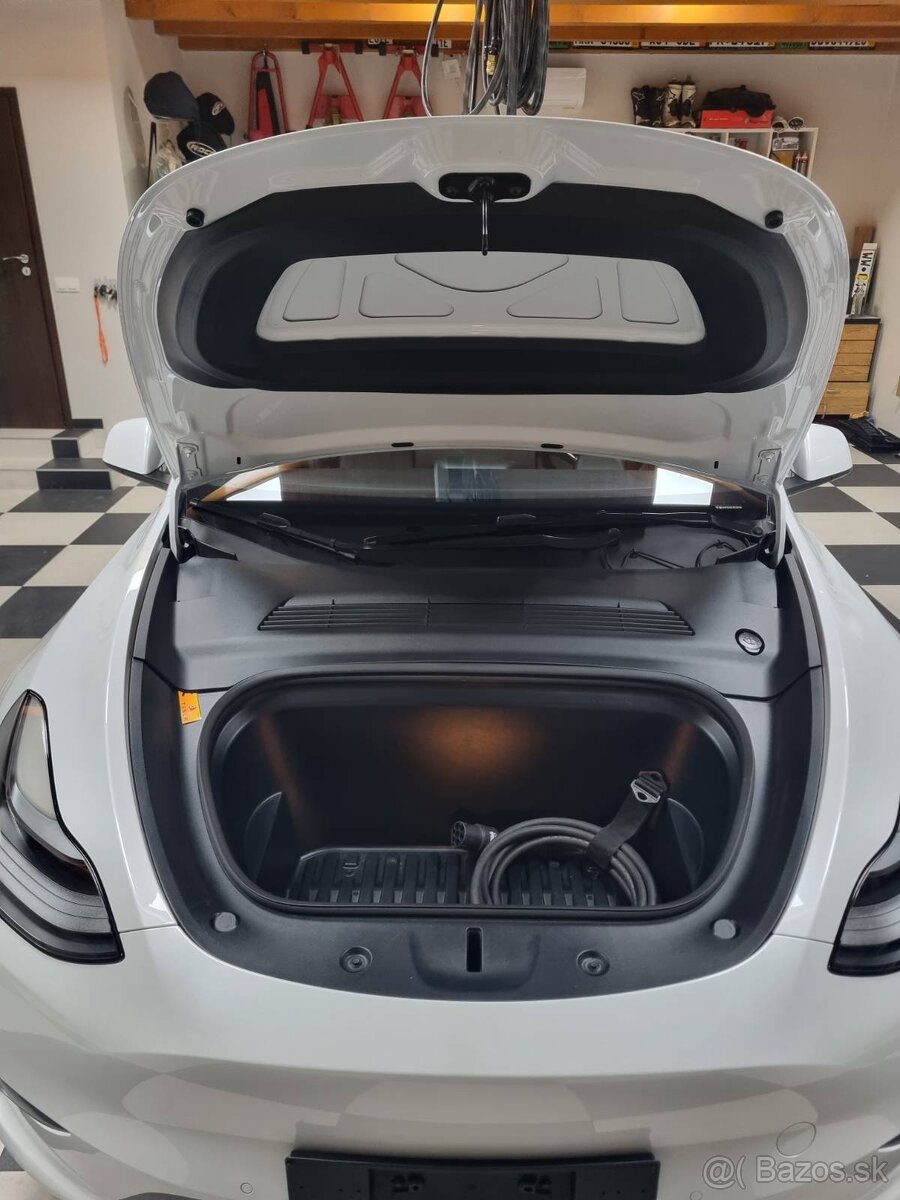 Tesla model Y AWD Long Range - 16