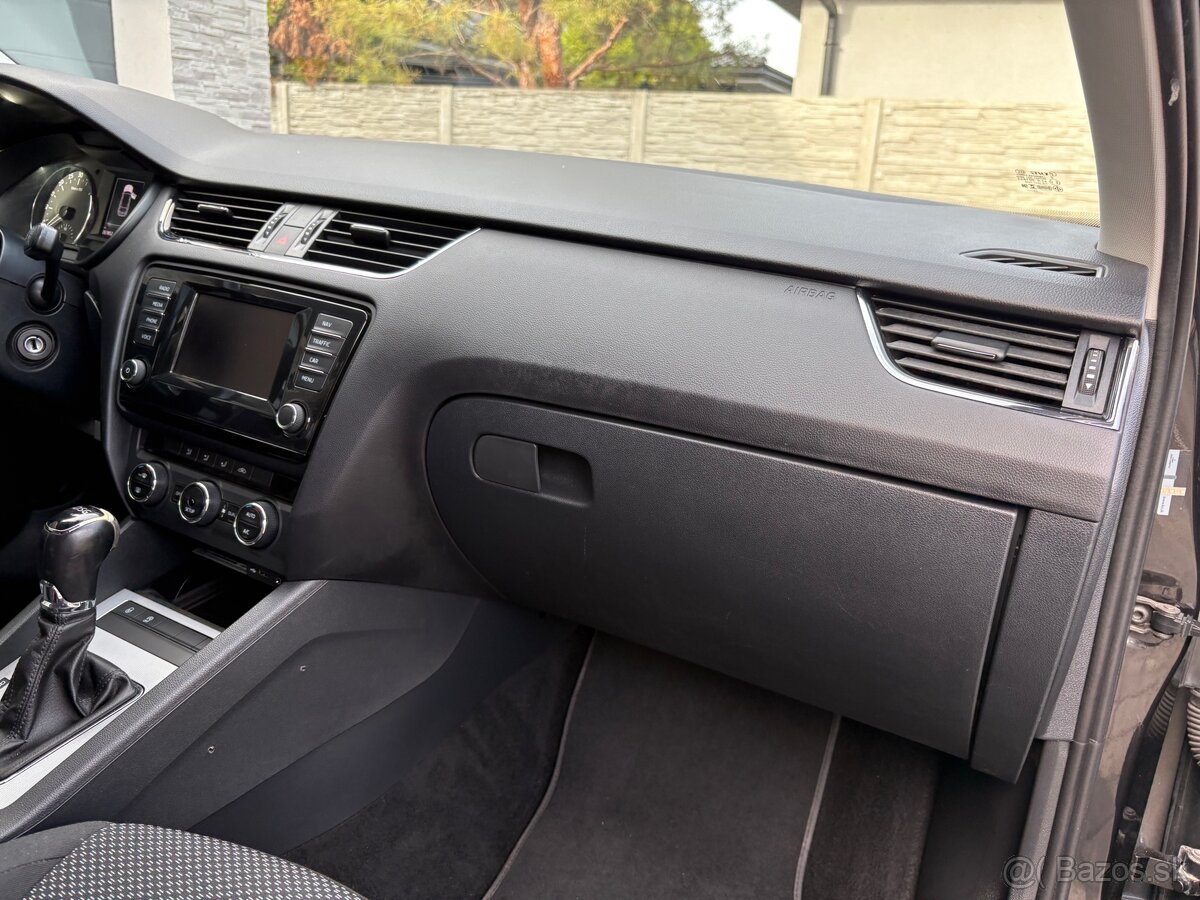 Škoda Octavia 2.0TDi DSG Combi - 16