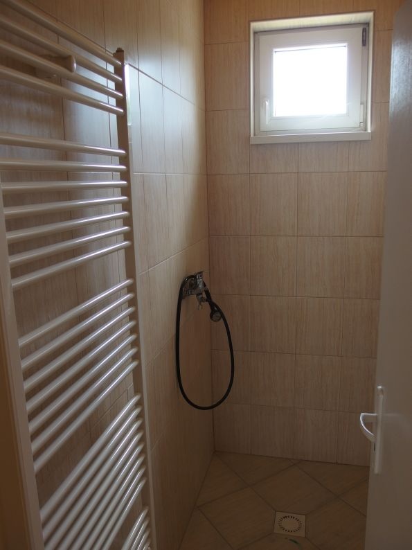 Skladové priestory v oplotenom areáli s vrátnikom - 16