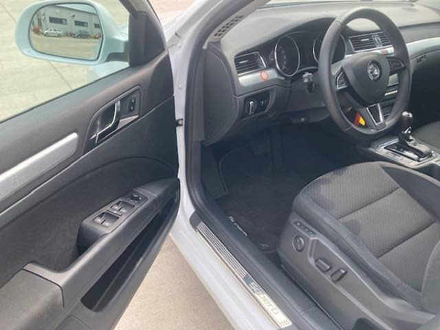 Škoda Superb Combi 2.0 TDI DSG,2015,NAVI,XENON - 16