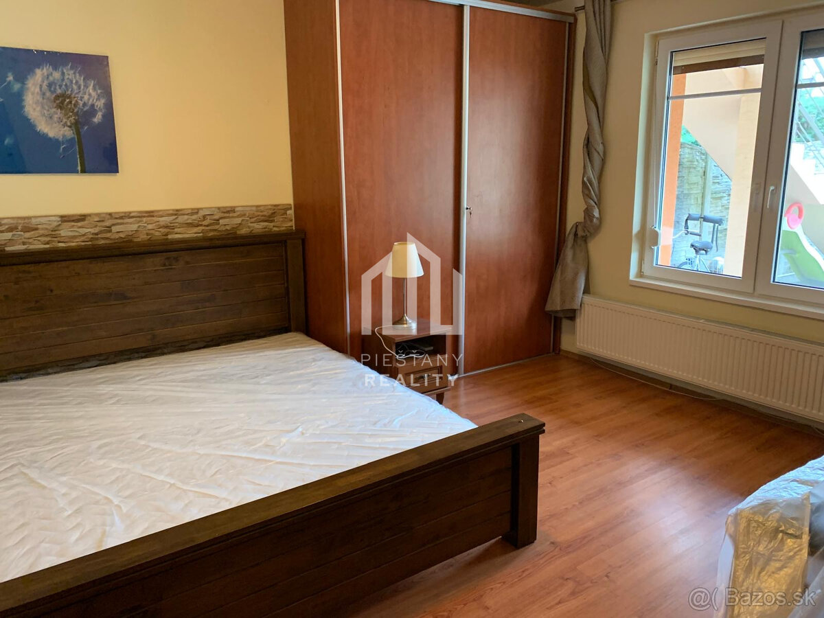 EXKLUZÍVNE RD v Banke s pozemkom 728 m2 a poschodie so sam - 16