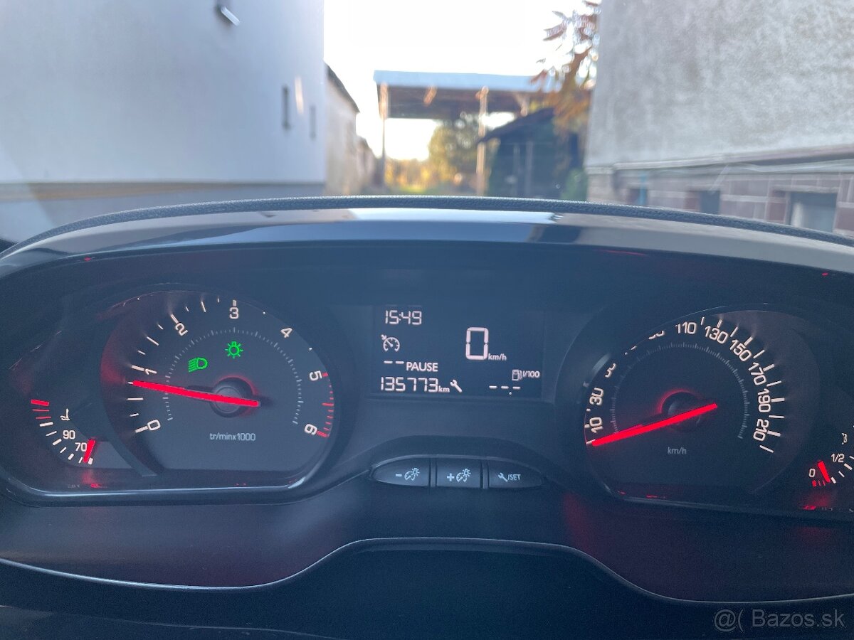 Peugeot 208 • 2012 • 1.4 Diesel • 50 kW • - 16