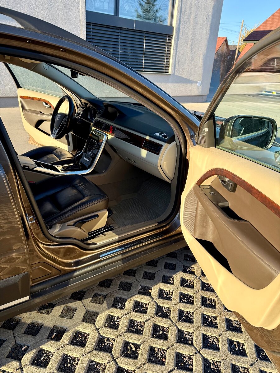 Volvo XC70 Cross Country 5D AWD - 16