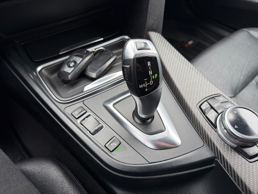 BMW Rad 3 Touring 320d xDrive A/T - 16