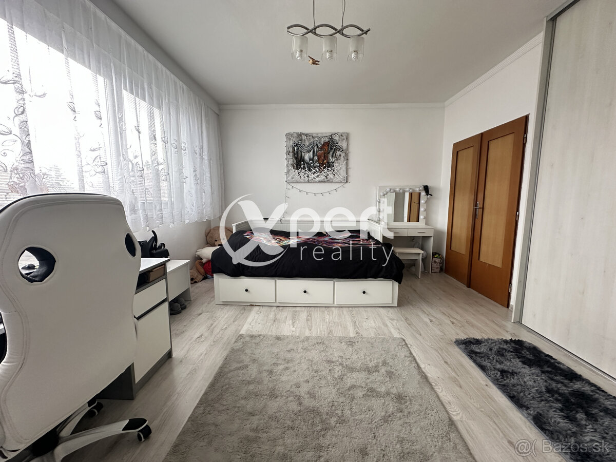 NA PREDAJ RODINNÝ DOM S GARÁŽOU A SLNEČNOU ZÁHRADOU - 16