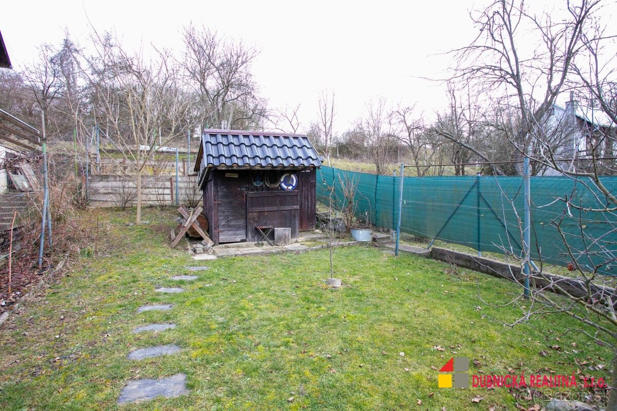 Na predaj záhradná chatka v retro štýle s upravenou záhradou - 16