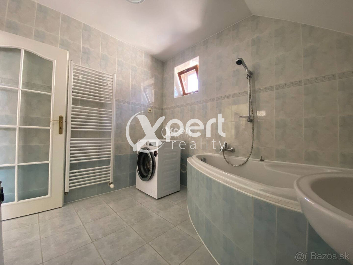 ZNÍŽENÁ CENA. Krásny rodinný dom priamo v centre na predaj - 16