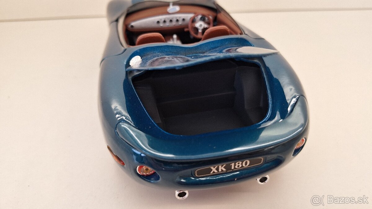 1:18 JAGUAR XK180 - 16