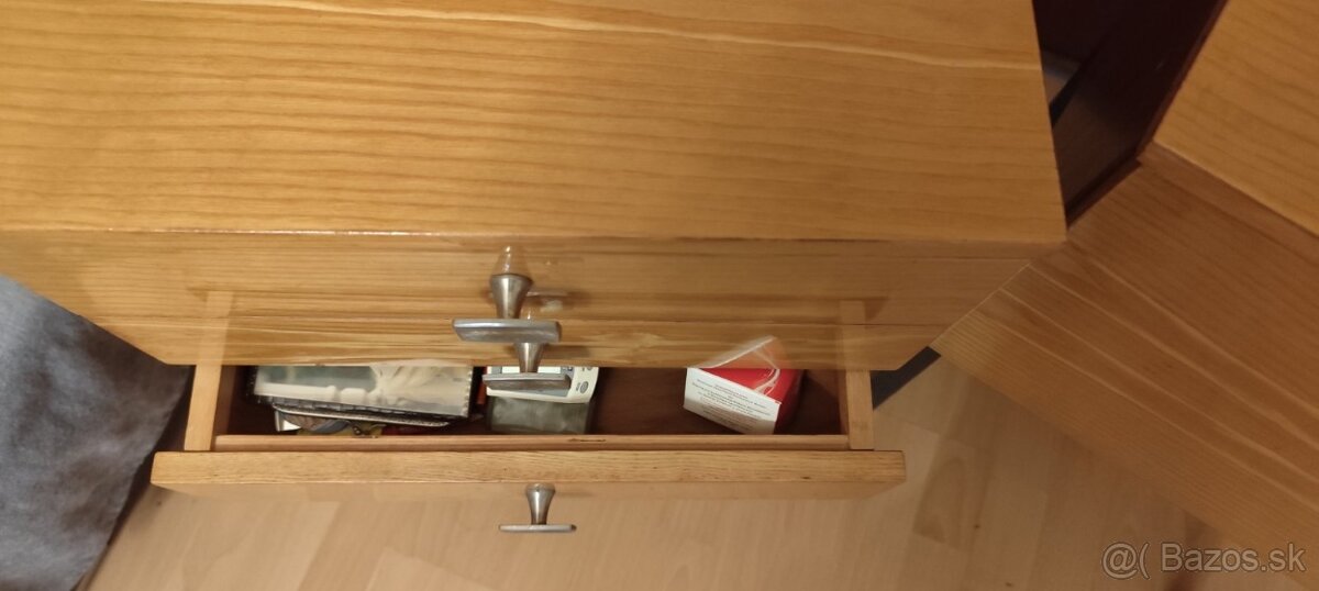 Kozmetický stolík+ nočný stolík - 16