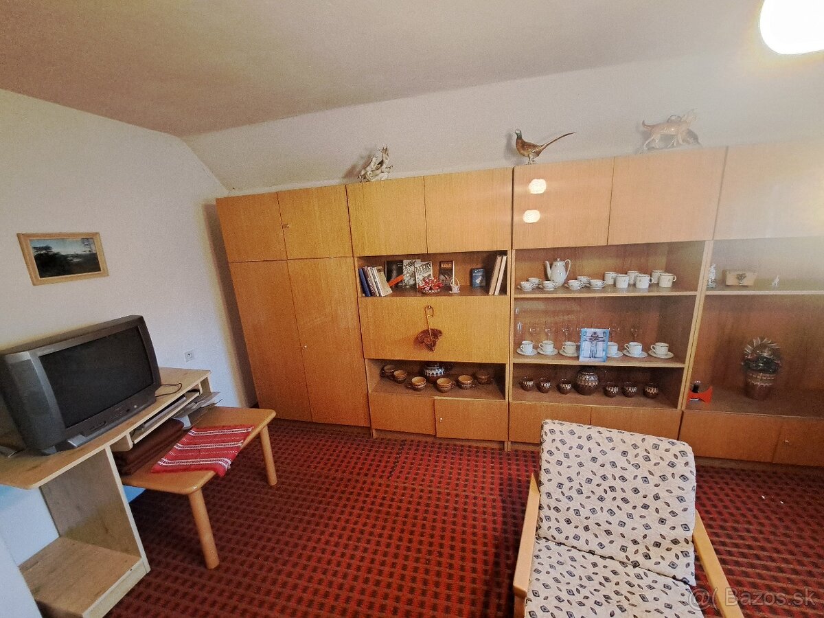 Kompletný interiér zo staršieho domu - 16