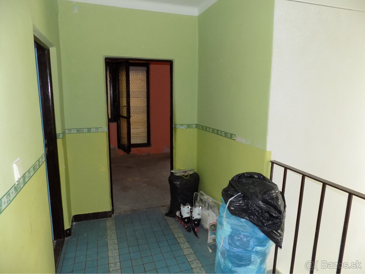 Na predaj viacgeneračný dom v Tvrdošovciach . - 16