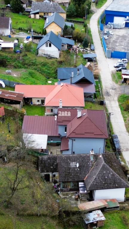 Veľký dvojgeneračný rodinný dom v obci PRAKOVCE - 16