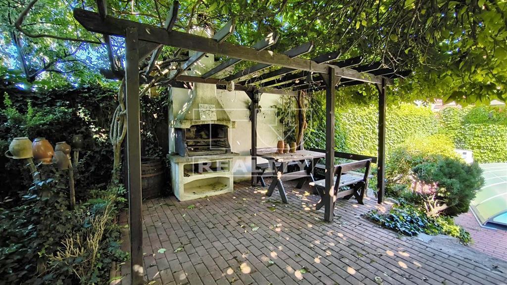 REZERVOVANÉ Rodinný dom s bazénom, saunou a dvoma... - 16