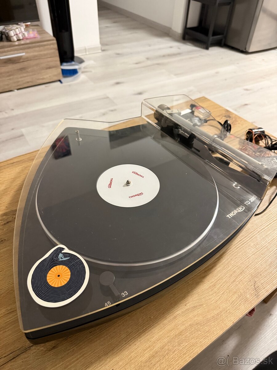Thorens TD 209 Triangle + Goldring G1042 - 16