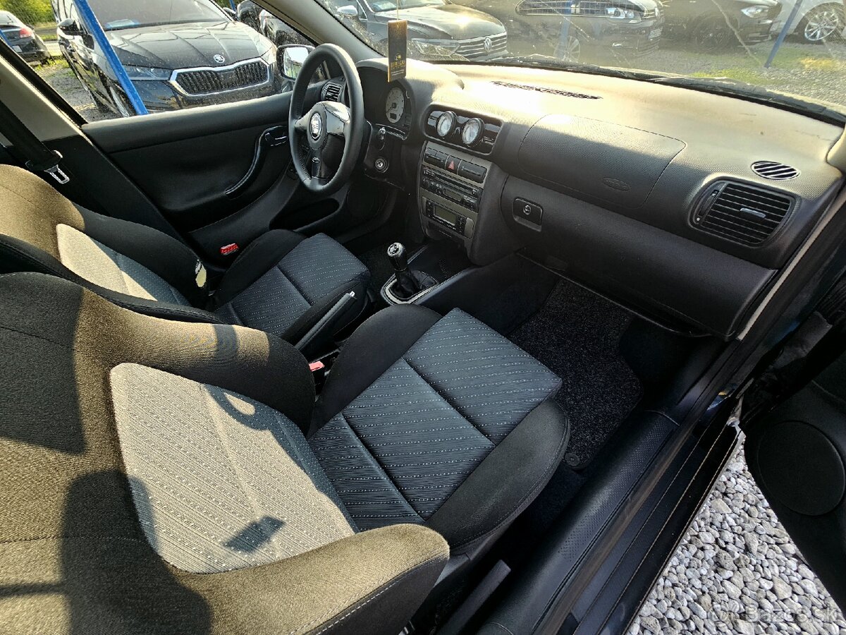 Seat Leon 1.8 Turbo Top Sport Rezervované - 16