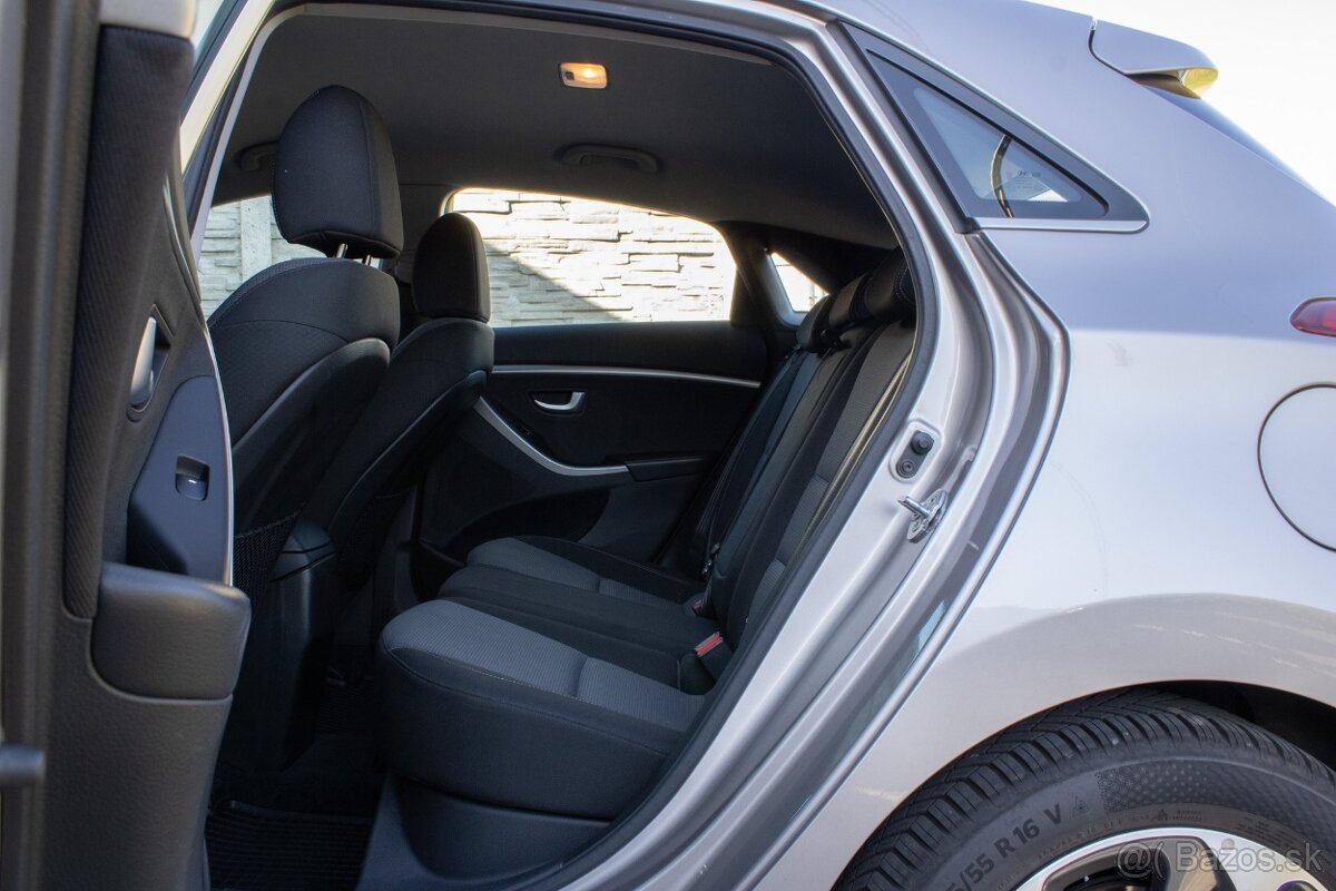 Hyundai i30 1.6 CRDi DOHC 16V Family 84tis. km - 16