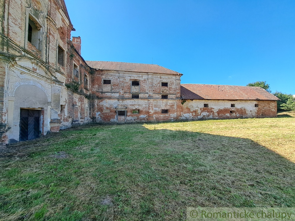 Kaštieľ plný histórie a krásy baroka v prostredí lipovej a - 16