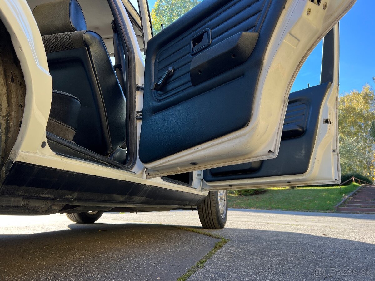 BMW E30 Touring 318i (1990) – Alpinweiss – originálny stav - 16