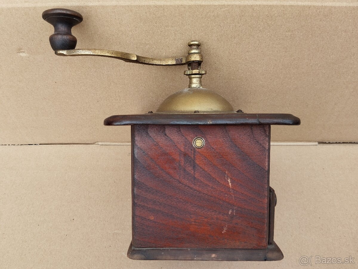 Starý mlyncek na kavu se štítkom - 16