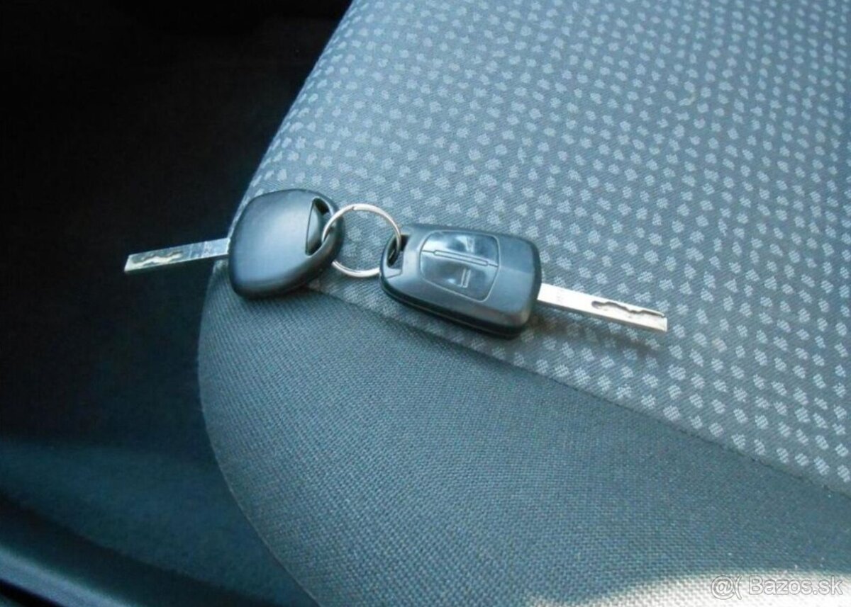 Opel Combo 1,4 66 kW Historie benzín - 16