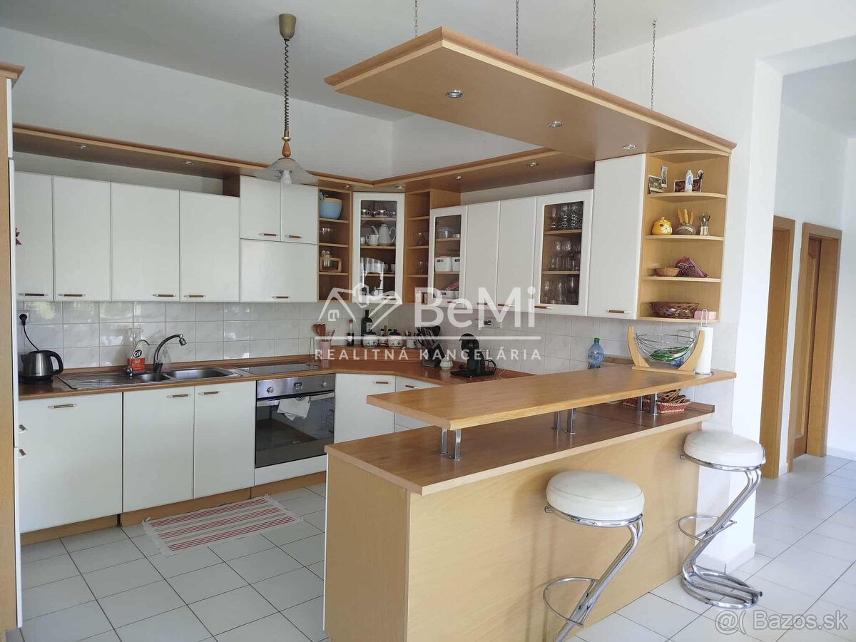 Výnimočný 7 izbový dom v Zbehoch – so saunou a bazénom - 16