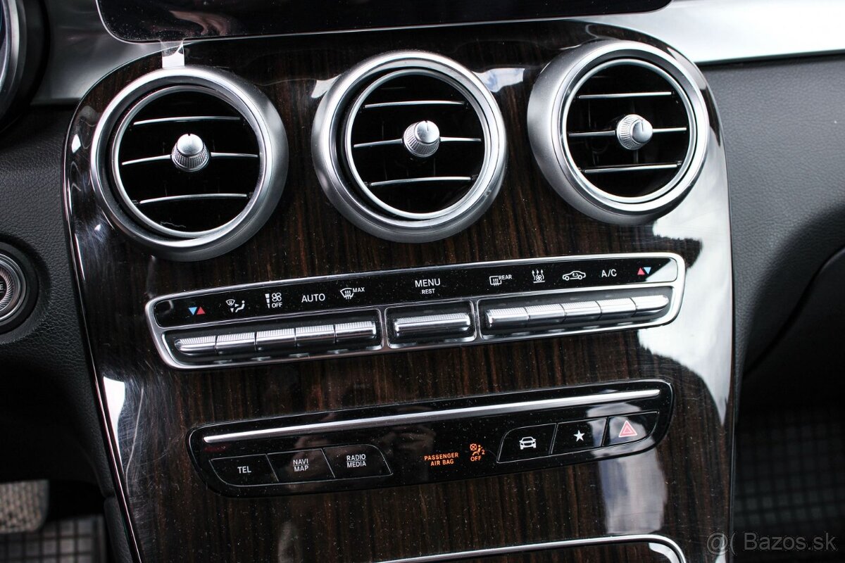 Mercedes GLC SUV 300 E 4MATIC A/T 245KW - 16