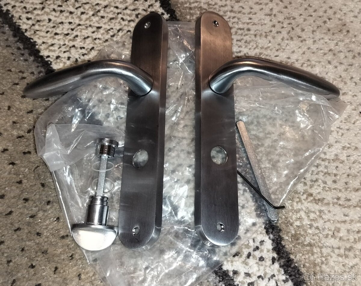 krabica c.3 ostane veci - 16