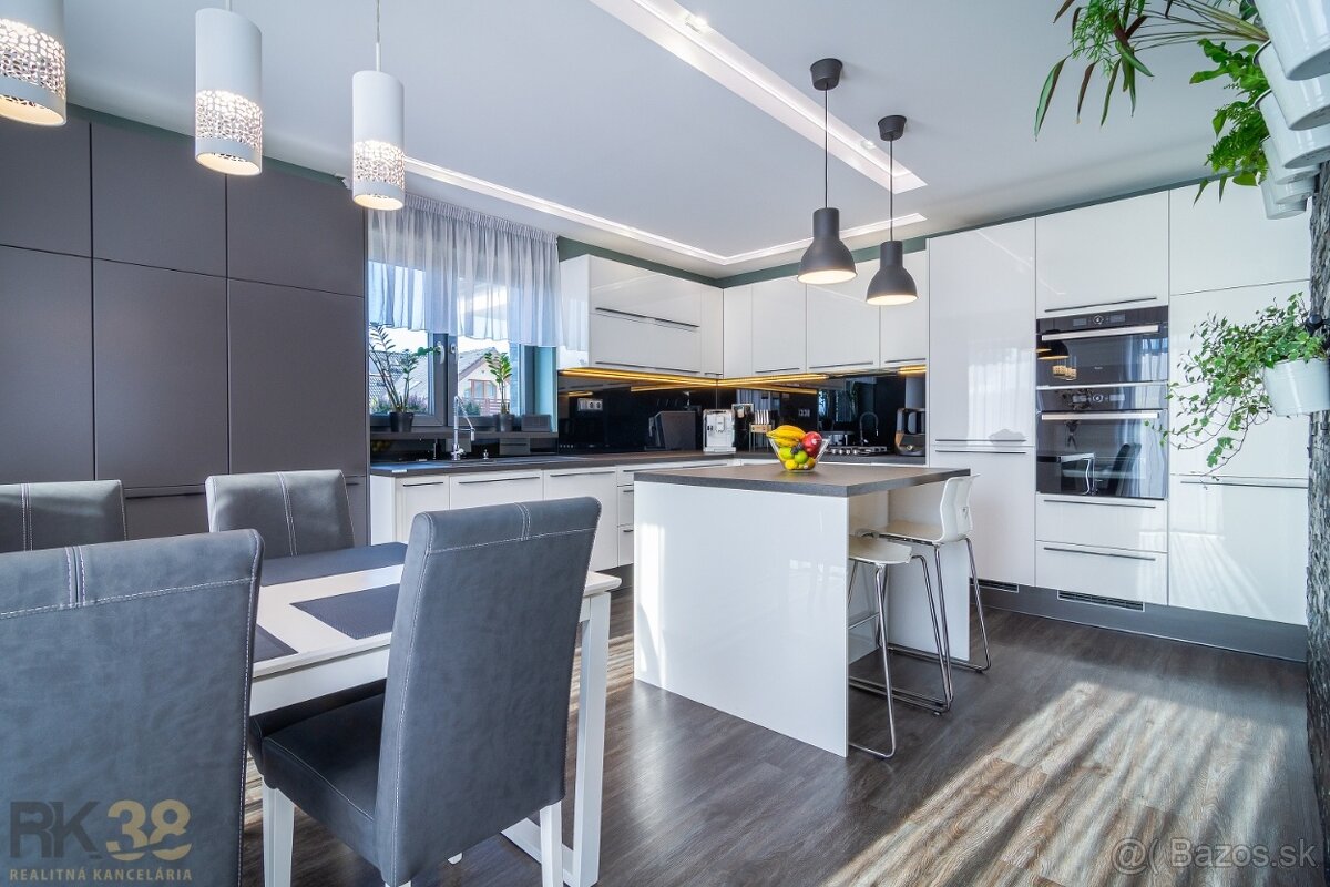 Exkluzívny rodinný dom s krásnym pozemkom pod Tatrami - 16