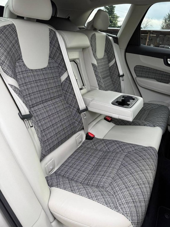 Volvo XC60 D5 Momentum AWD A/T - 16