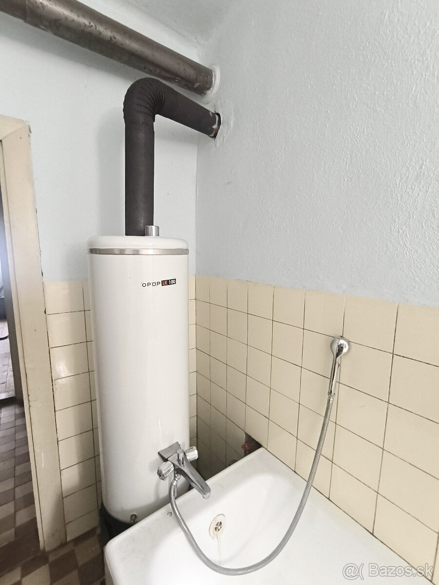 - R E Z E R V O V A N É - DOM CHALUPA V TICHEJ BOČNEJ ULICI - 16