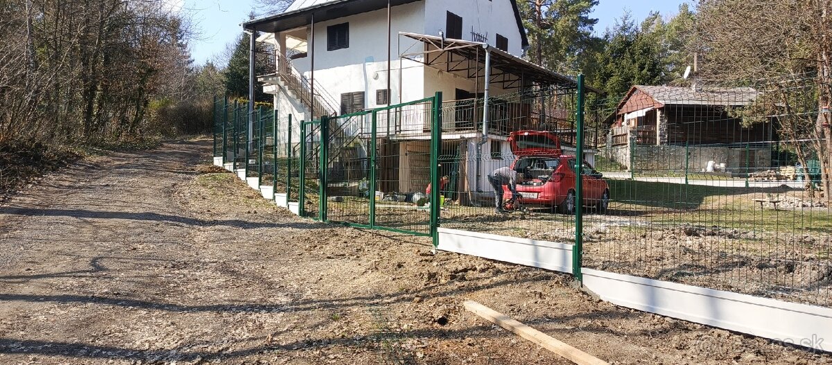 Montáž oplotenia... - 16