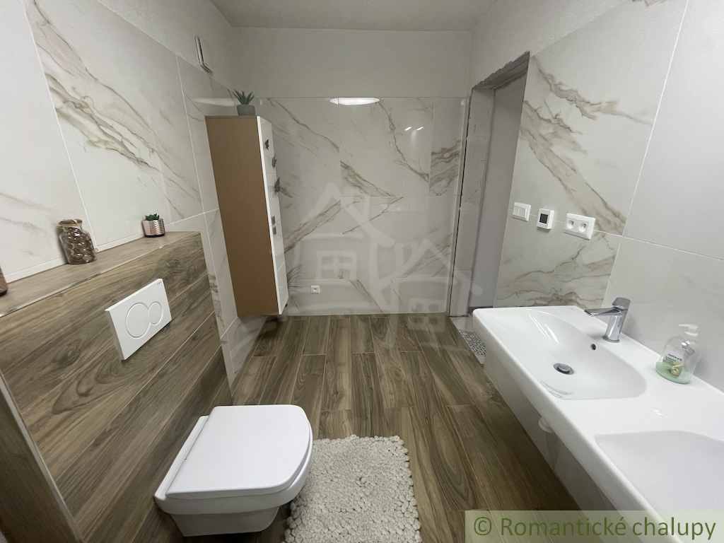 Znížená cena Priestranný rodinný dom vhodný aj na podnika - 16