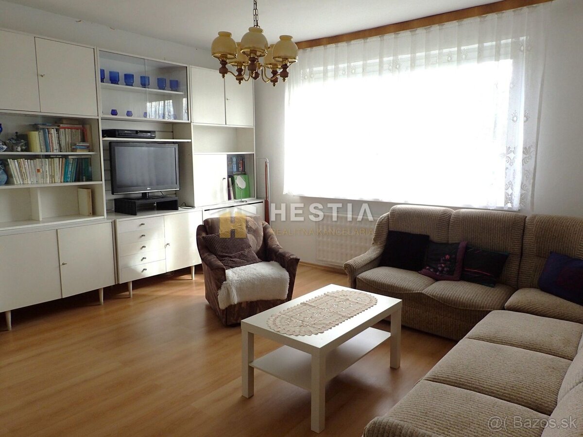 Priestranný 2-podlažný rodinný dom Borský Mikuláš - 16