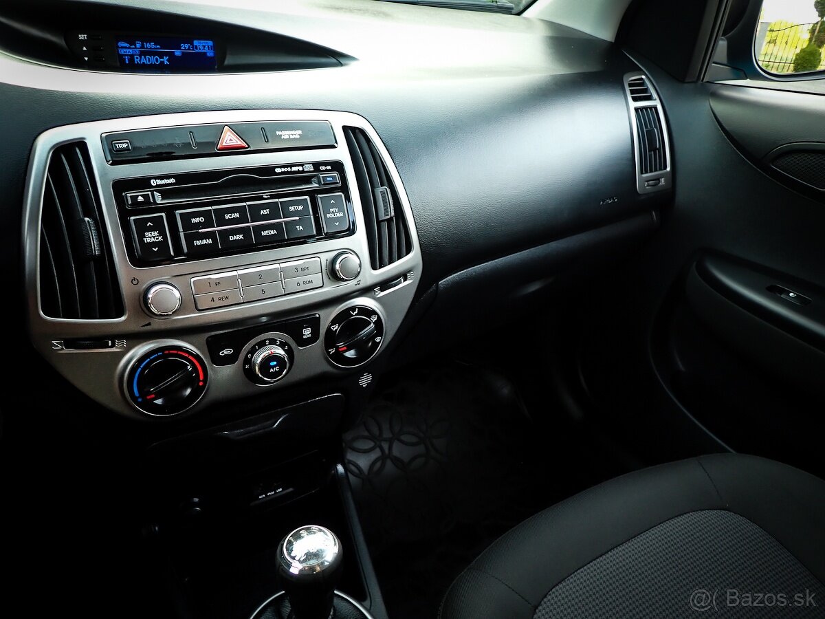 HYUNDAI i20 1.25 benzin - 83tis km-2014-LED-KLIMA-VYHREV SED - 16