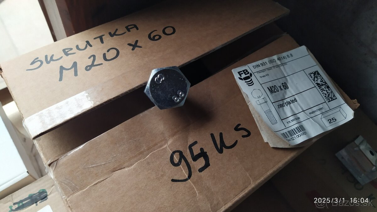 skrutky, podložky, matice na halu - 16