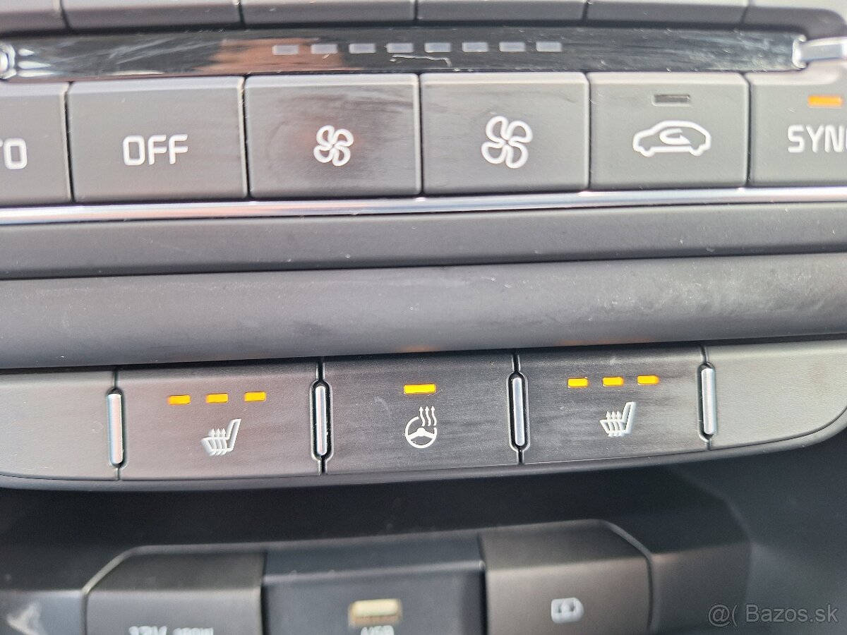 Kia Ceed SW 1.6 CRDi 136k Gold A/T r.v.2020, kúp. v SR - 16