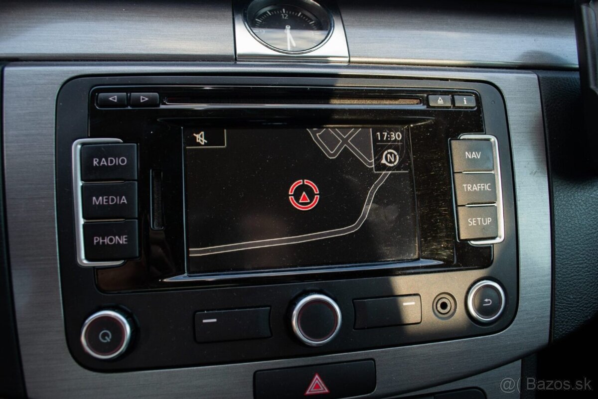 Volkswagen Passat B7 Combi 2.0 TDI DSG - 16