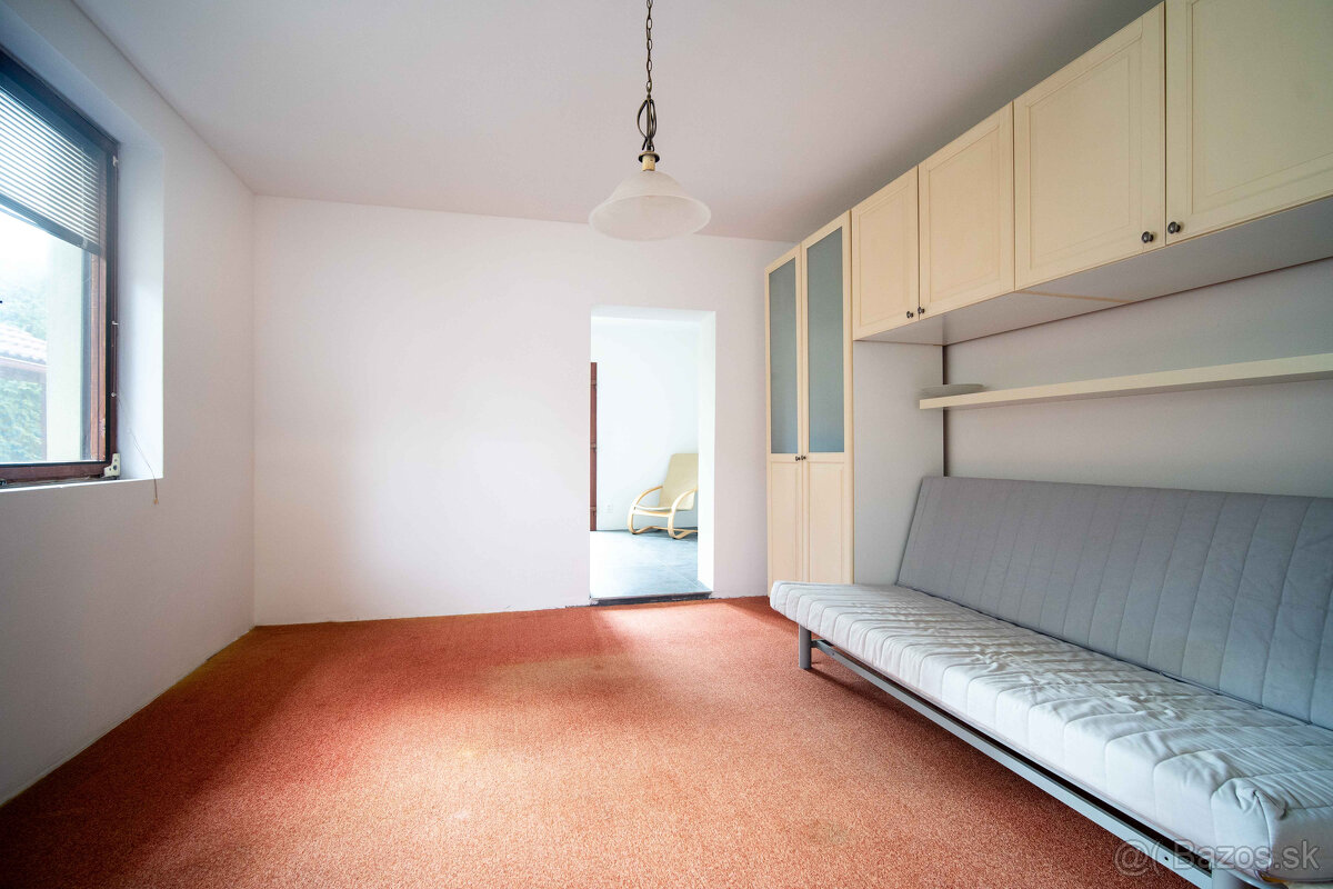 Pekný dvojpodlažný RD v Modranke so samostatnou bytovou jedn - 16