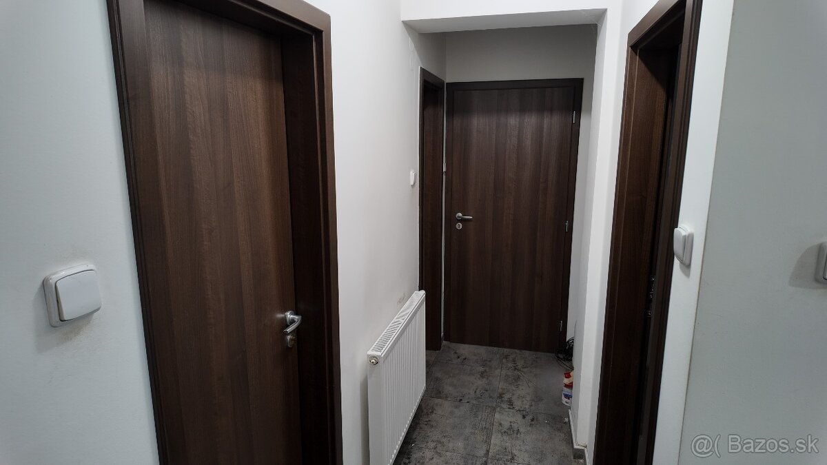 2x obchodné priestory v centre DS, Sládkovičová - 16