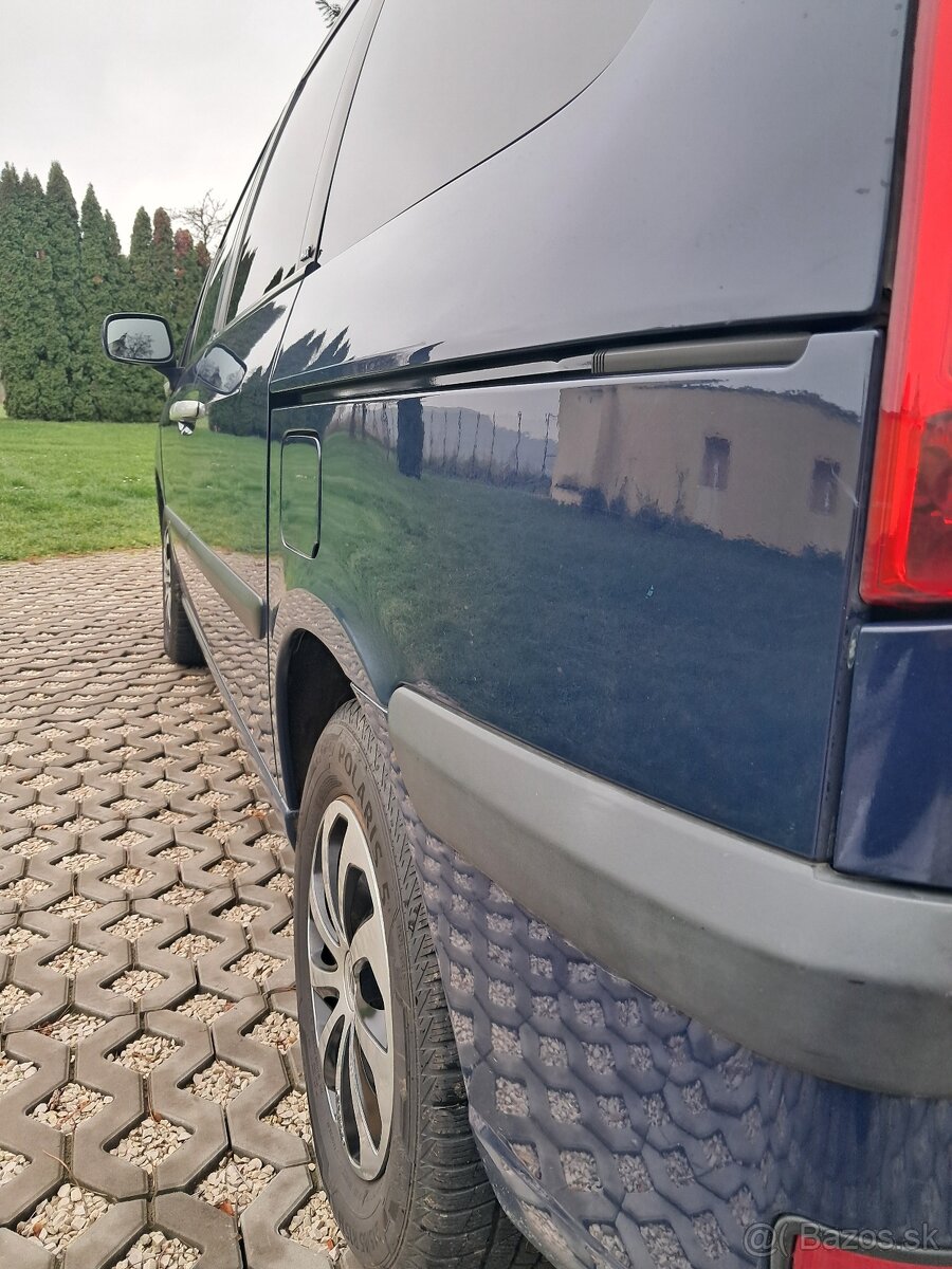 Peugeot 807 7 miestny 2.2L 94kw - 16